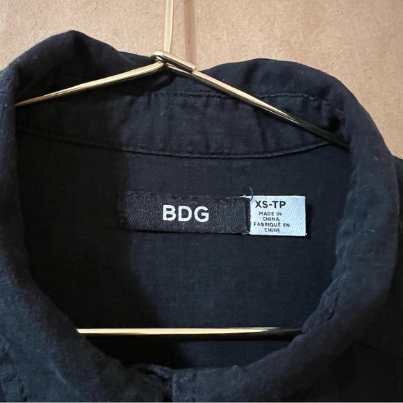 Urban Outfitters | BDG Linen Jena Tie-Front Blouse Button Crop Top Black Size XS - Picture 3 of 12